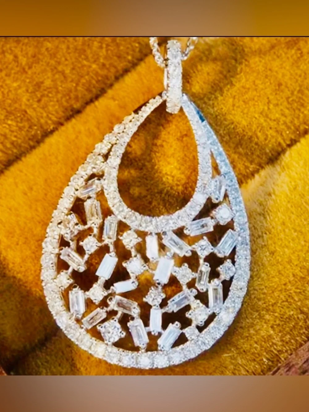 Elegant White Crystal Teardrop Pendant Necklace